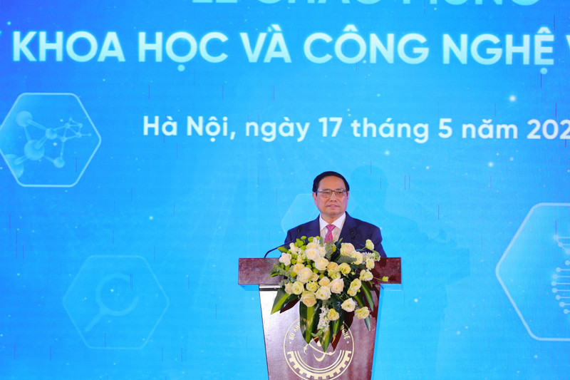 范明正总理发表讲话。