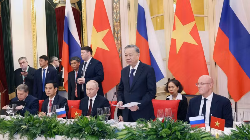 越南国家主席苏林致辞。