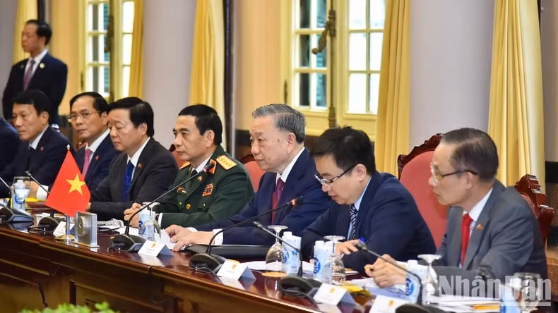 越南代表团成员。 越南代表团成员。