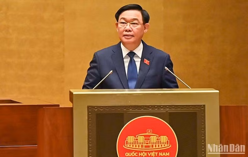 国会主席王廷惠致开幕词。