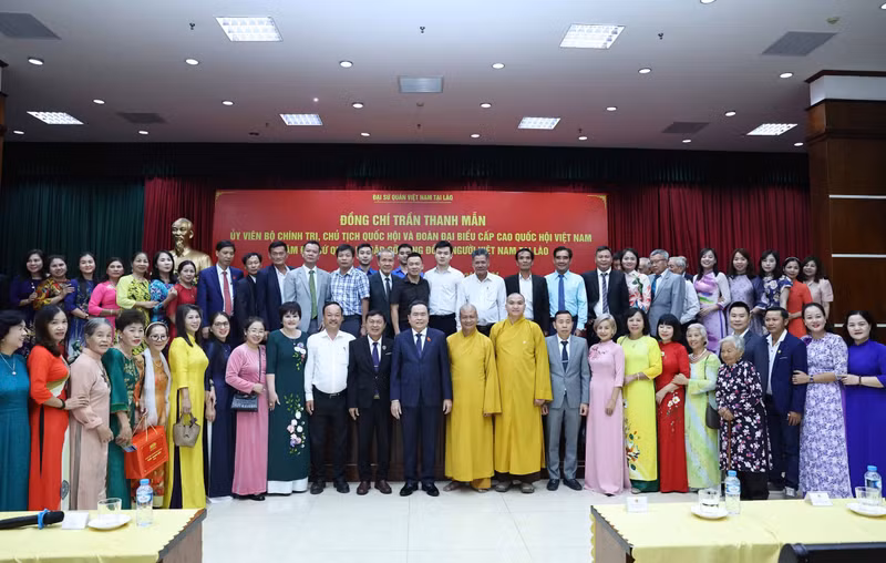 与会代表合影。