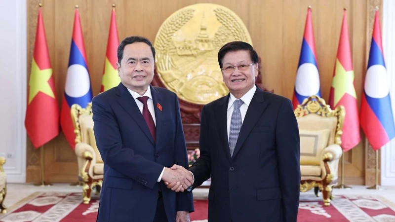 越南国会主席陈青敏会见老挝人民革命党中央总书记、国家主席通伦·西苏里。