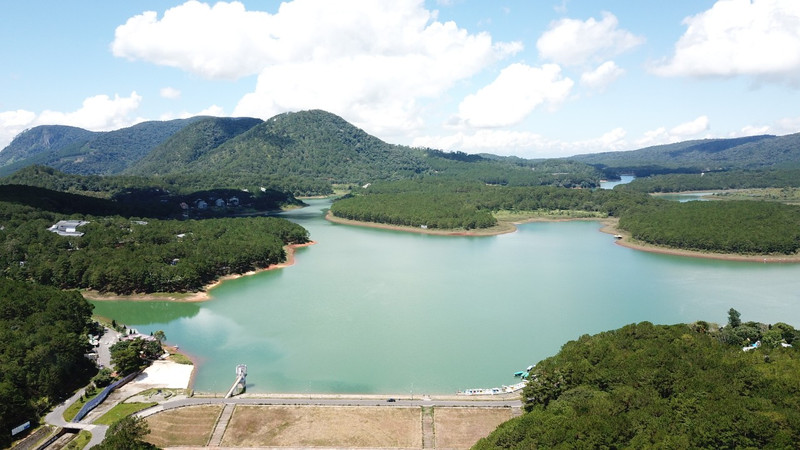 泉林湖国家旅游景区一角。