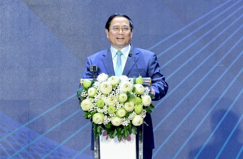 政府总理范明正发表讲话。