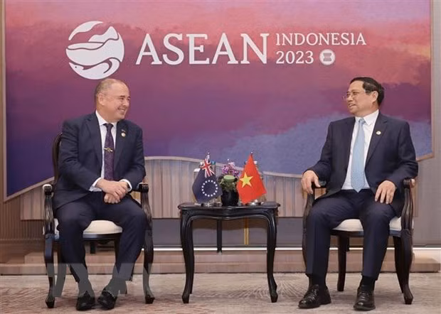 范明正总理与马克·布朗总理。