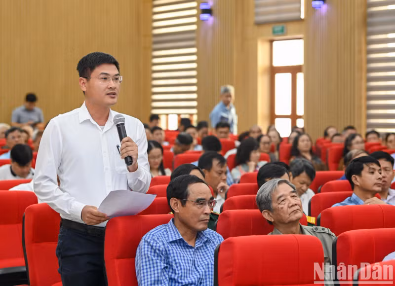 选民黎德合就旅游业发展发表了自己的看法。