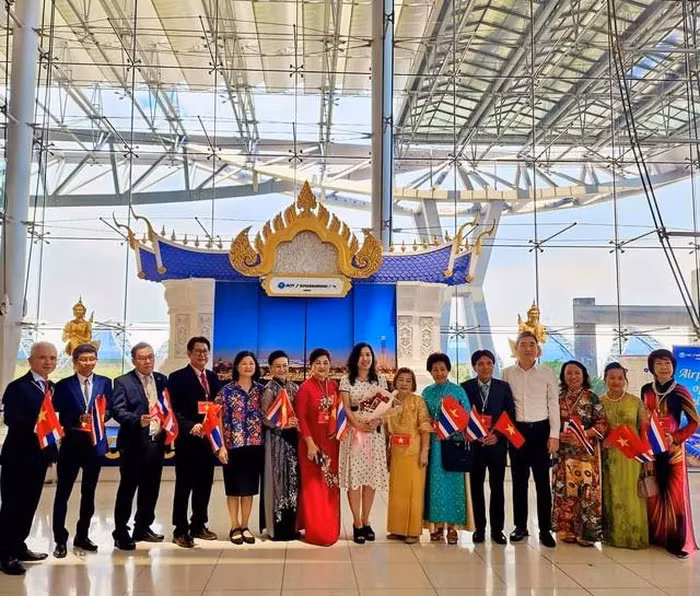 越南外交部副部长黎氏秋姮出席庆寿寺建寺190 周年纪念典礼。