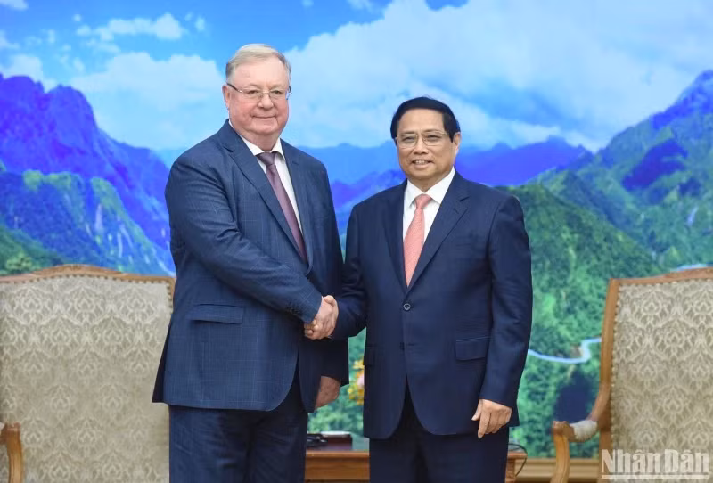 越南政府总理范明正会见俄罗斯联邦律师协会主席——俄罗斯前总理谢尔盖·斯捷帕申。