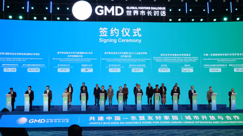 14个重大交流合作项目在活动期间得以签约。