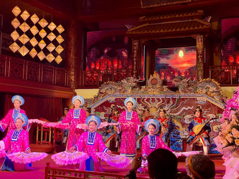 顺化宫廷雅乐表演。（图片来源：heritagevietnamairlines）