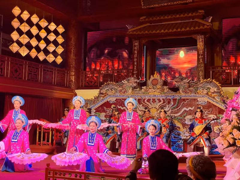 顺化宫廷雅乐表演。（图片来源：heritagevietnamairlines）