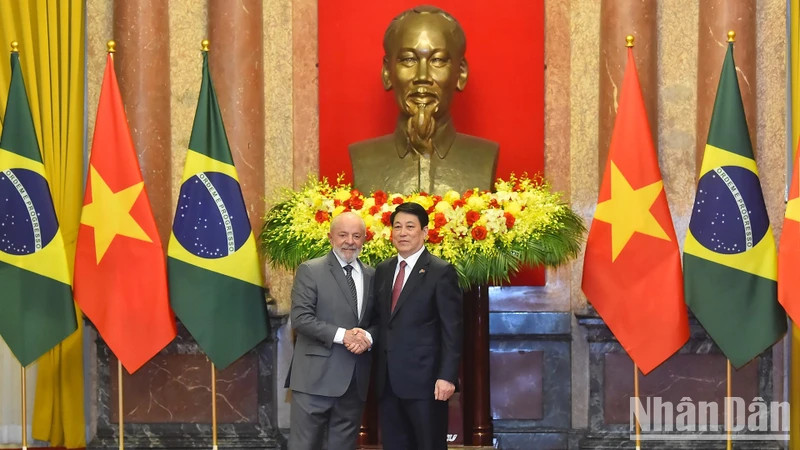 越南与巴西两国领导人发表联合声明。