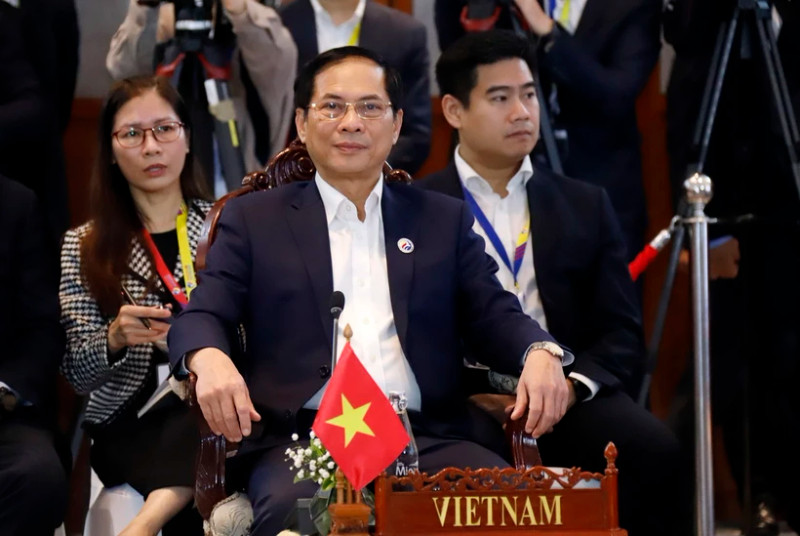 越南外交部部长裴青山出席2024年东盟外交部长非正式会议。