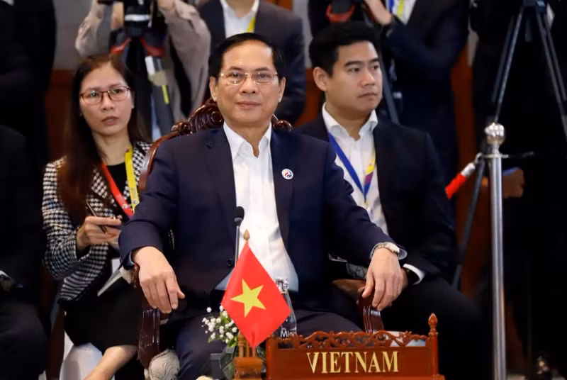 越南外交部部长裴青山出席2024年东盟外交部长非正式会议。