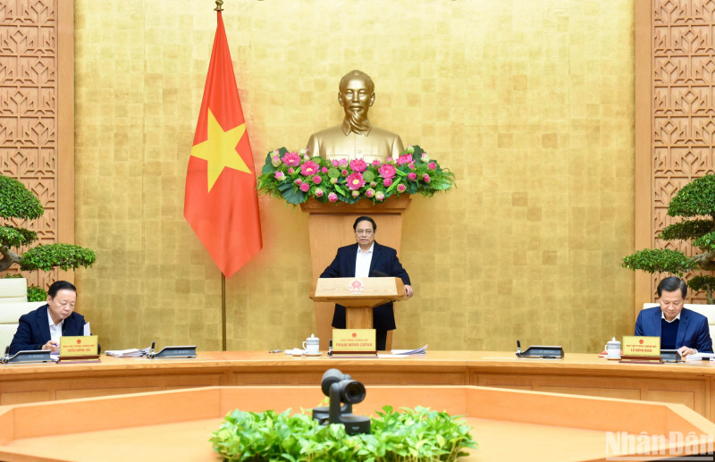 越南政府总理范明正主持会议。