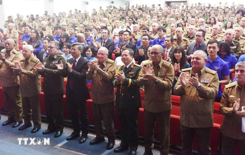 越南人民军建军80周年活动在古巴举行。