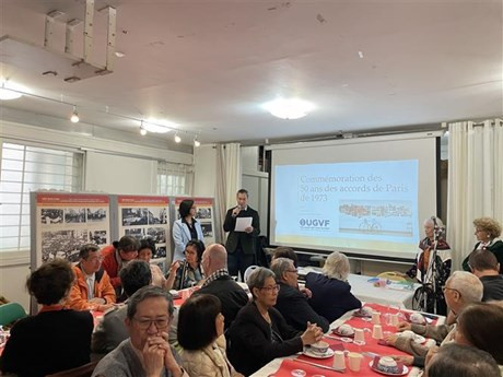 旅法越南人协会举办见面会和资料图片展。