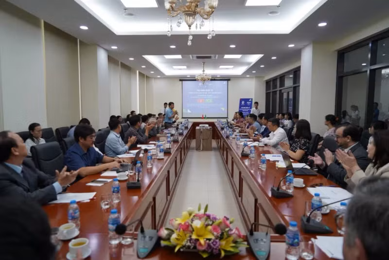 “新背景下促进越南与巴西关系的解决方案”国际座谈会场景。