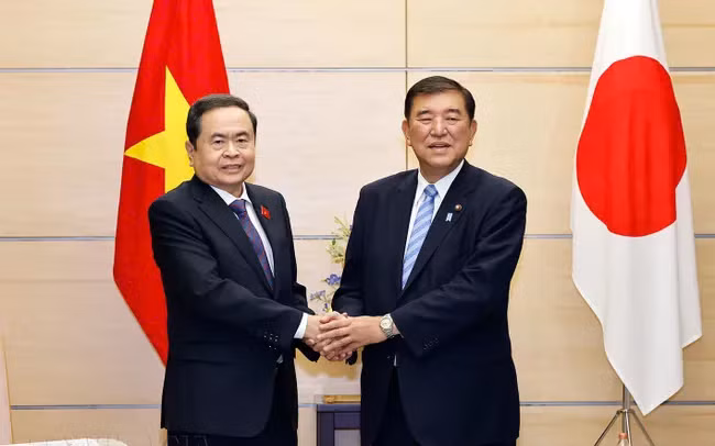 越南国会主席陈青敏会见日本首相石破茂。