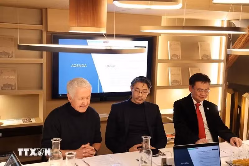 出席2024瑞越经济论坛的代表。（图片来源：越通社）