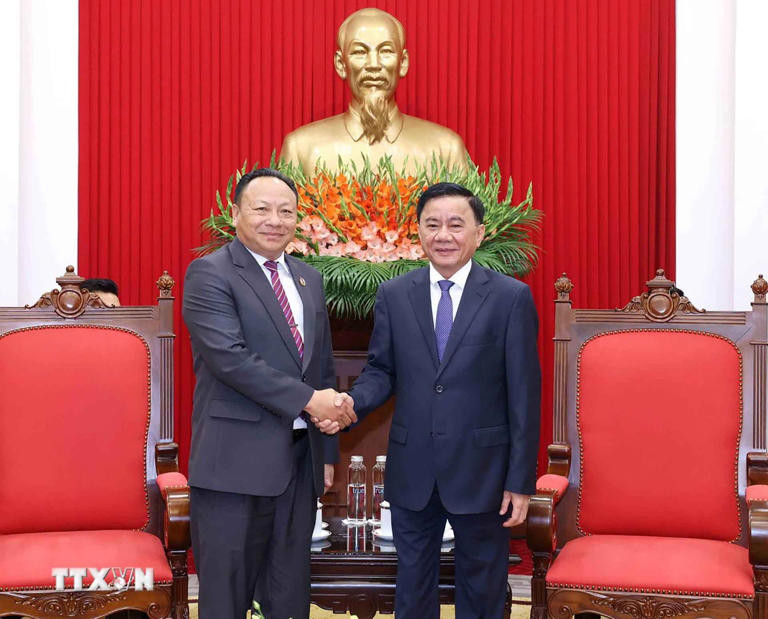 越共中央书记处常务书记陈锦秀会见老挝人民革命青年团中央书记蒙赛·劳姆松。