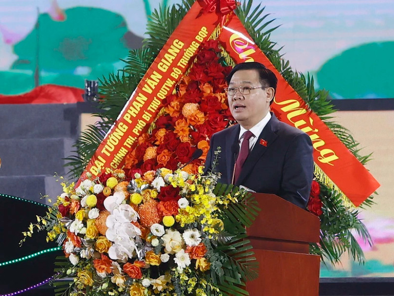 越南国会主席王廷惠在仪式上致辞。