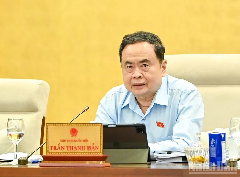 国会主席陈青敏主持会议。