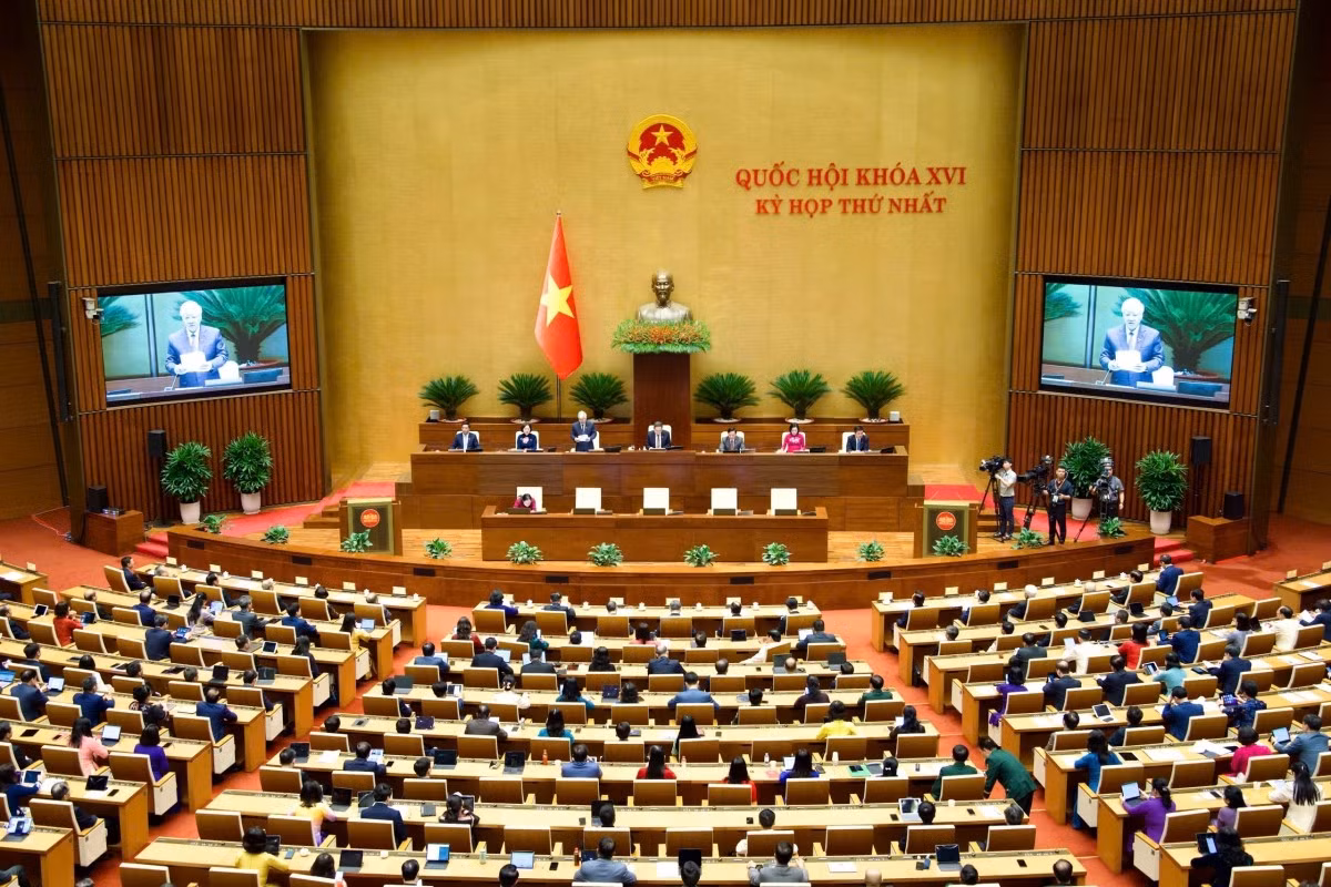 越南十六届国会首次会议圆满成功。