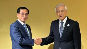 越南政府副总理、外交部长裴青山会见智利总统海洋事务特使埃拉尔多·穆尼奥斯。（图片来源：VOV）
