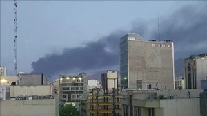2025年6月15日伊朗德黑兰发生爆炸。（图片来源：新华社/越通社）