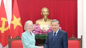 越共中央总书记苏林与澳大利亚新任驻越南大使吉莉安·伯德。（图片来源：越通社）
