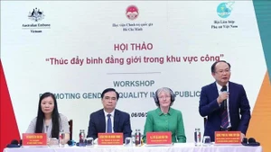 参会代表。