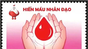 越南科技部首次以“无偿献血”为主题发行邮票。（图片来源：ictvietnam.vn） 