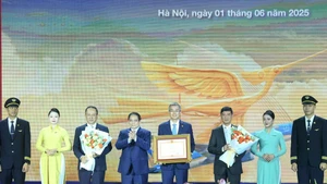 越南政府总理范明正出席越南航空总公司成立30周年庆典【组图】