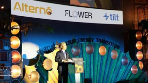 越南驻德国大使阮得成在颁奖典礼上发表讲话。