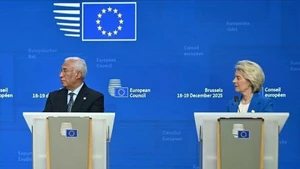 欧盟委员会主席乌尔苏拉·冯德莱恩（右）与欧洲理事会主席安东尼奥·科斯塔。（图片来源：越通社）