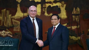 越南政府总理范明正会见俄罗斯塔斯社社长安德烈。（图片来源：越通社）