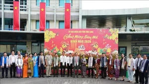 柬埔寨班迭棉吉省代表团访问永隆省并拜年。（图片来源：越通社）