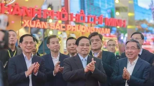 范明正总理视察2026年首届春季博览会开幕式彩排。