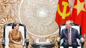 越共中央总书记苏林会见柬埔寨人民党副主席、柬埔寨祖国发展团结阵线国家委员会主席梅森安。（图片来源：越通社）