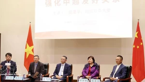 中国多位知名专家学者就越中关系进行交流。（图片来源：越通社）