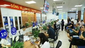 河内推进行政审批改革 为两级地方政府高效运行做好准备。（图片来源：hanoimoi.com）