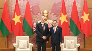 越南国会主席陈青敏会见白俄罗斯议会下院议长伊戈尔·谢尔盖延科。