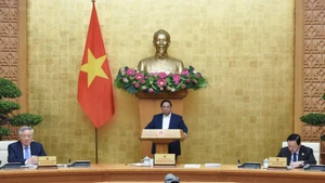 范明正总理主持召开政府五月例行会议。