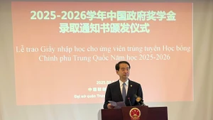 中国驻越南大使何炜在活动上致辞。（秋兰 摄）
