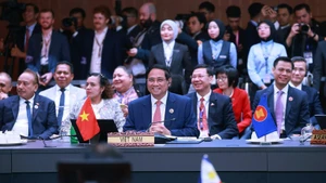 越南政府总理范明正出席东盟-新西兰领导人会议。(图片来源:越通社)