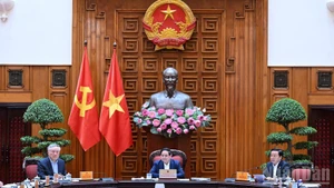 范明正总理主持召开政府常务会议。