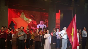《咖啡面包》历经精心筹备与排练，最终亮相首都舞台。（图片来源：越南话剧院供图）