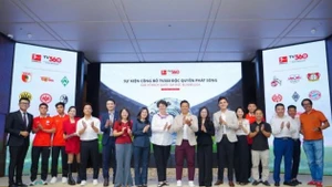与会代表合影。（图片来源：越通社）