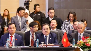 越南国会主席陈青敏出席AIPA执行委员会会议。